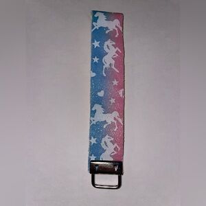 Glitter wristlet with shiny backing